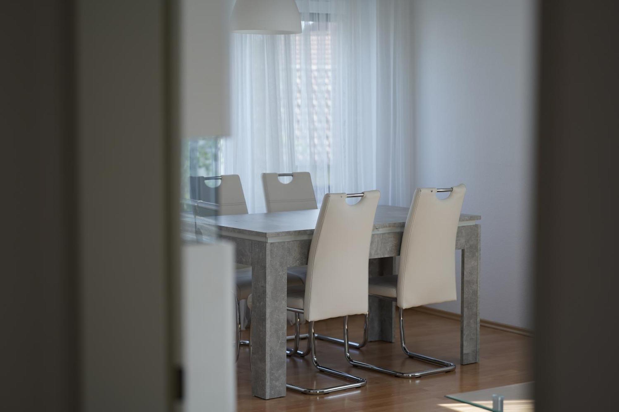 Helle 2 Zimmer Ferienwohnung Mit 63Qm In Trossingen Dış mekan fotoğraf
